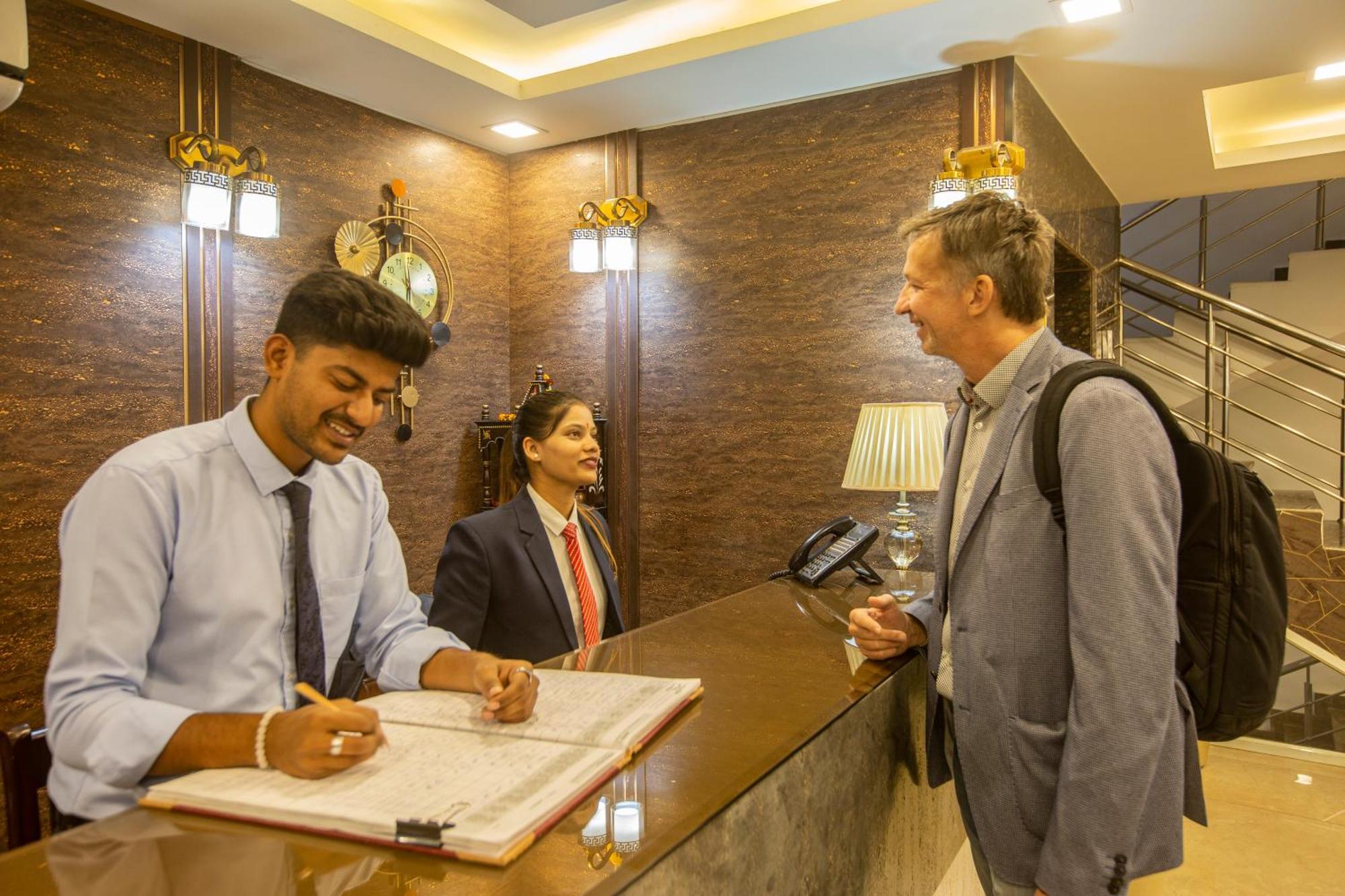 Hotel Prithvi-Raj Near Delhi Airport New Delhi Buitenkant foto